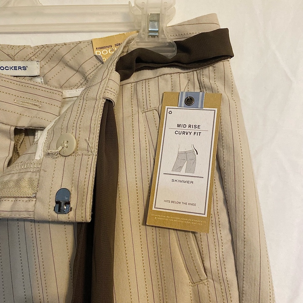 Dockers Mid Rise Capris - Picture 4 of 6